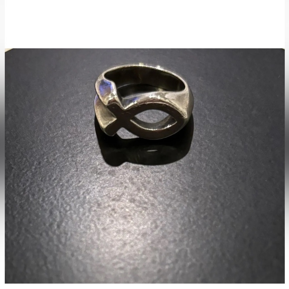 Icathus Ring, Size 7.5
James Avery (retired design)